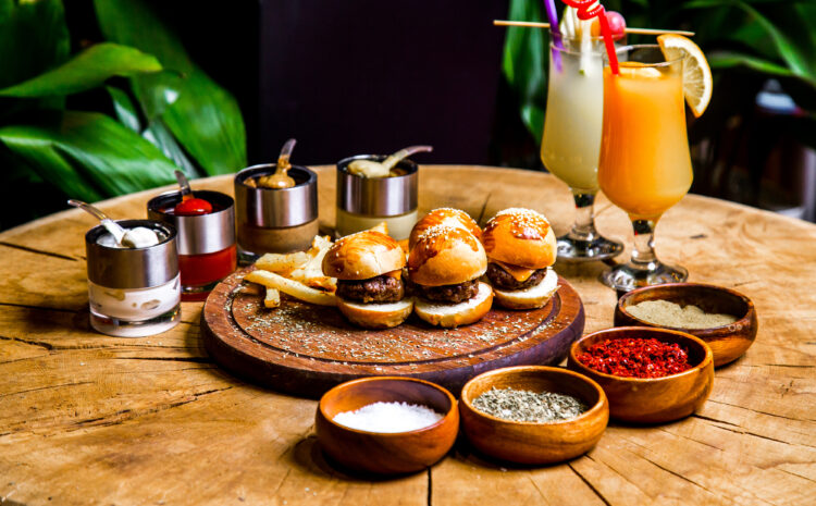  Spicing Up Your Event: The Ultimate Guide to Live Chaat Counters and Menus